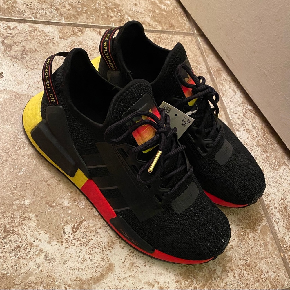 Adidas Originals NMD R1.V2 shoes